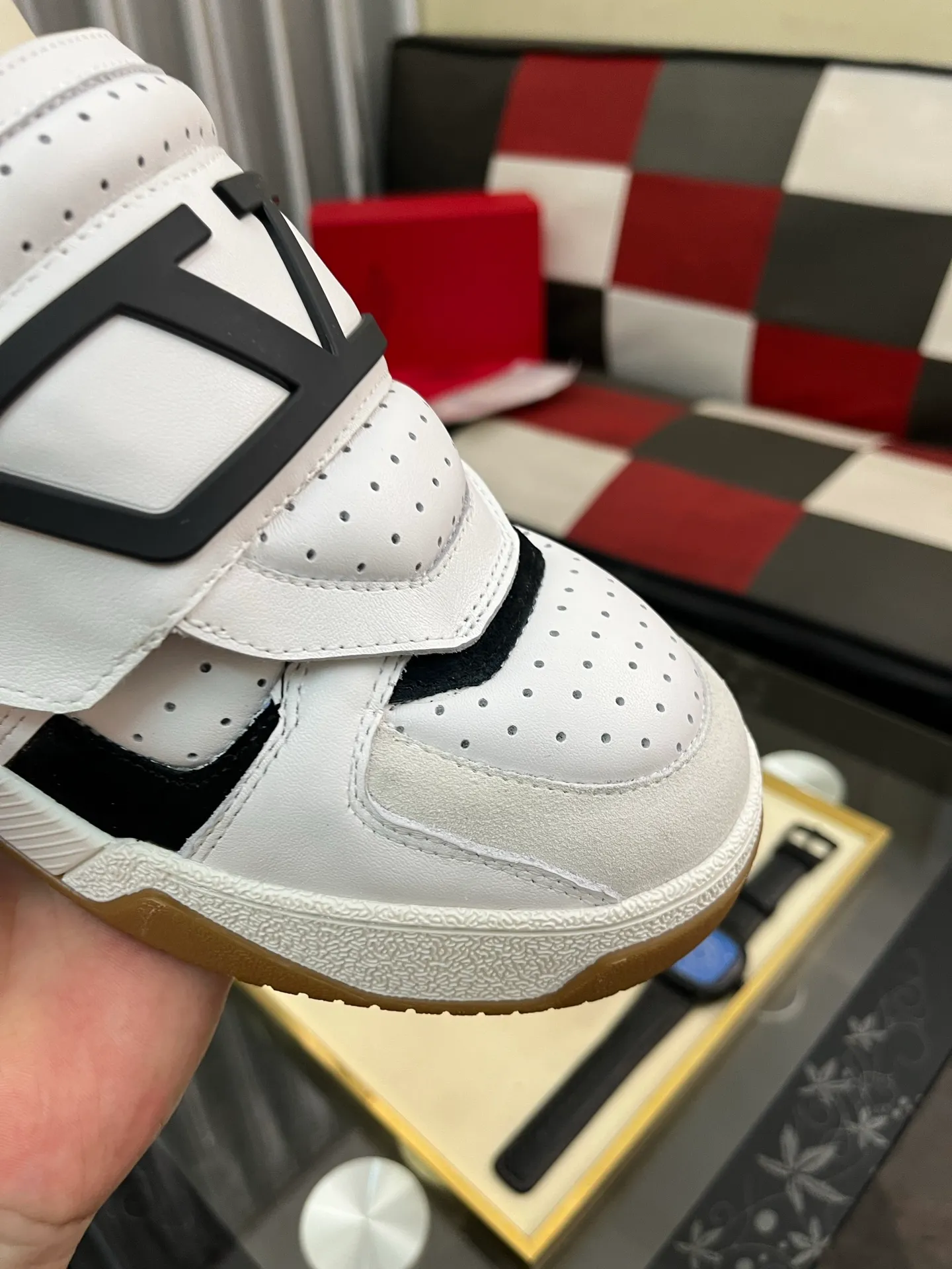 Men's shoes 💰540⌚️⌚️ VALENTINO Valentino's 2025 SS spring and summer new hot casual sports shoes, imported elastic cloth upper ➕The heel is Warren's exclusive rivet shape. The whole is very representative, the combination outsole is really easy to wear and very comfortable on the foot~, classic, comfortable and versatile! Size: 38-443️⃣Colors available